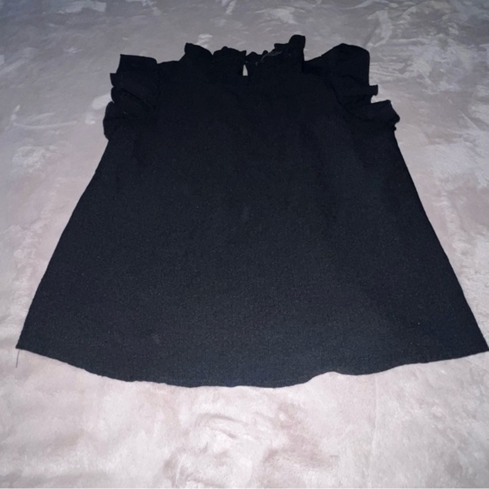 SHEIN Black Ruffled Sleeveless Blouse
